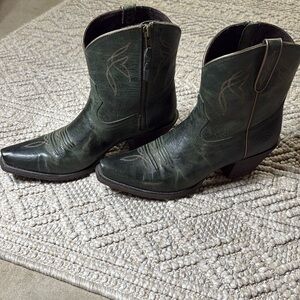 Ariat Green Leather Western Ankle Boots – Size 9B – Embroidered – Side Zip